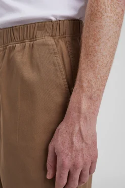 Ezra Light Stretch><noscript><img width=